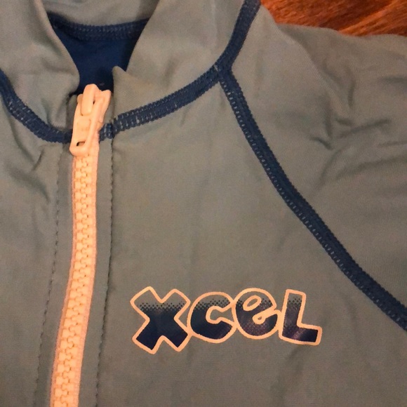 Xcel spf 50 rash guard swim suit - Picture 2 of 4